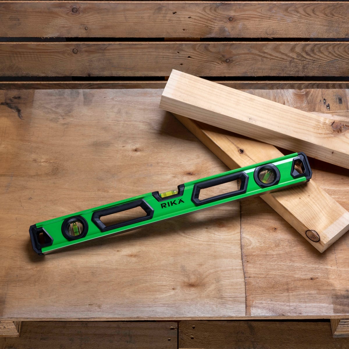 Rikä 24in (600mm) Magnetic Aluminium Box Spirit Level with Side View Vials